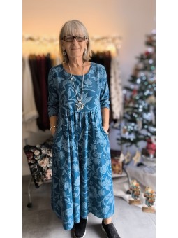 Robe longue bleu à motifs fleurs en velours fin l 1 vue portée l Tilleulmenthe mode boutique de vêtements femme en ligne