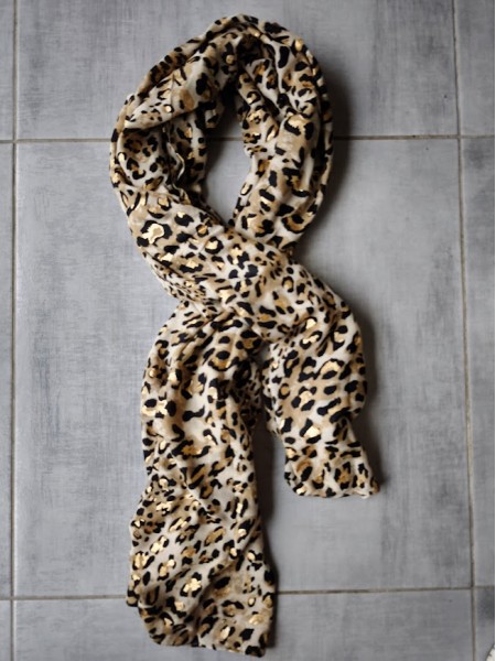 Foulard léopard avec détails dorés l 1 vue de face l Tilleulmenthe mode boutique de vêtements femme en ligne