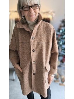 Veste en laine bouillie camel avec boutons l 1 vue de face l Tilleulmenthe mode boutique de vêtements femme en ligne