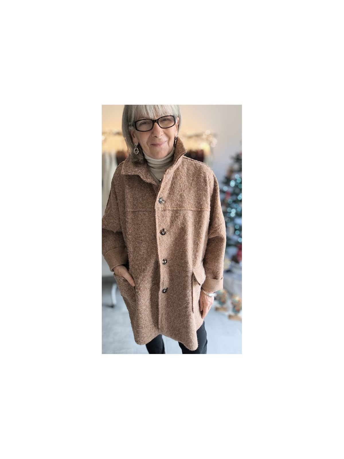 Veste en laine bouillie camel avec boutons l 1 vue de face l Tilleulmenthe mode boutique de vêtements femme en ligne