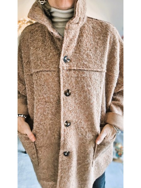 Veste en laine bouillie avec poche couleur camel l 2 vue portée l Tilleulmenthe mode boutique de vêtements femme en ligne