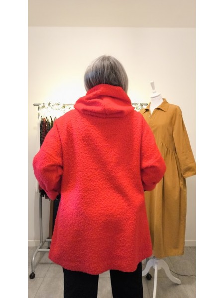 Veste rouge femme avec fermeture zippée l 3 vue de dos l Tilleulmenthe mode boutique de vêtements femme en ligne