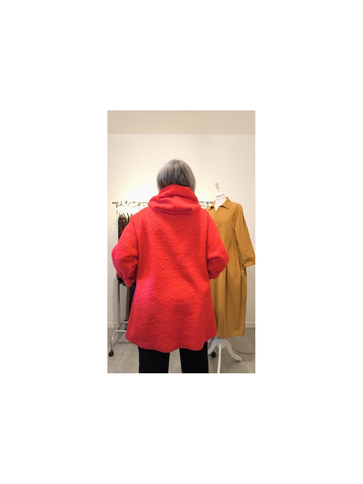 Veste rouge femme avec fermeture zippée l 3 vue de dos l Tilleulmenthe mode boutique de vêtements femme en ligne