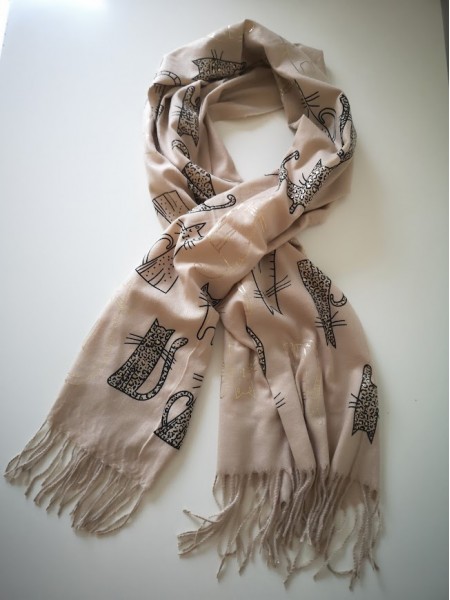 Echarpe beige et imprimés chats noir l 1 vue de face l Tilleulmenthe mode boutique de vêtements femme en ligne