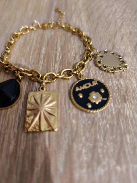 Bracelet doré et noir hypoallergique l 2 vue de près l Tilleulmenthe mode boutique de vêtements femme en ligne