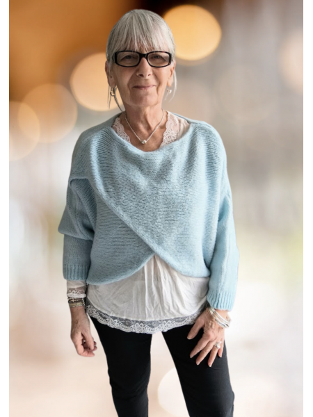 Pull cache-coeur bleu l 1 vue de face l Tilleulmenthe mode boutique de vêtements femme en ligne