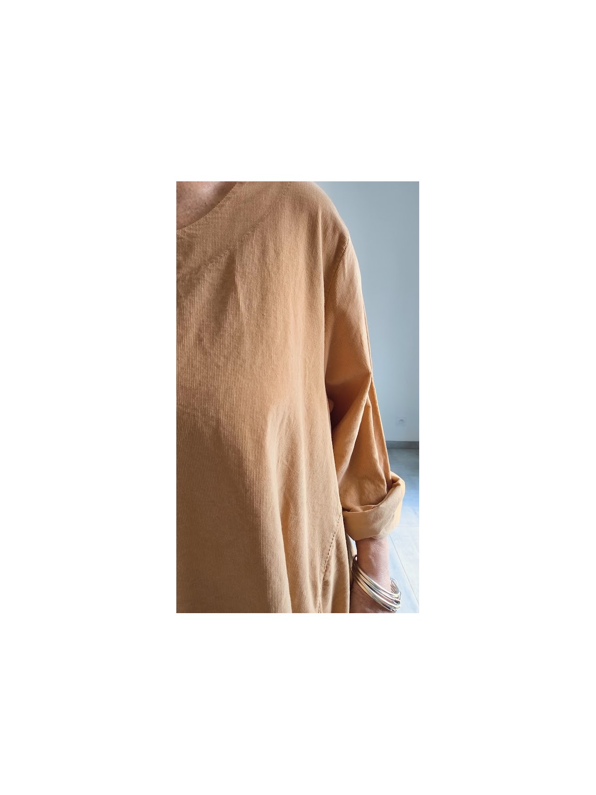 Blouse couleur camel  l 6 vue de près l Tilleulmenthe mode boutique de vêtements femme en ligne