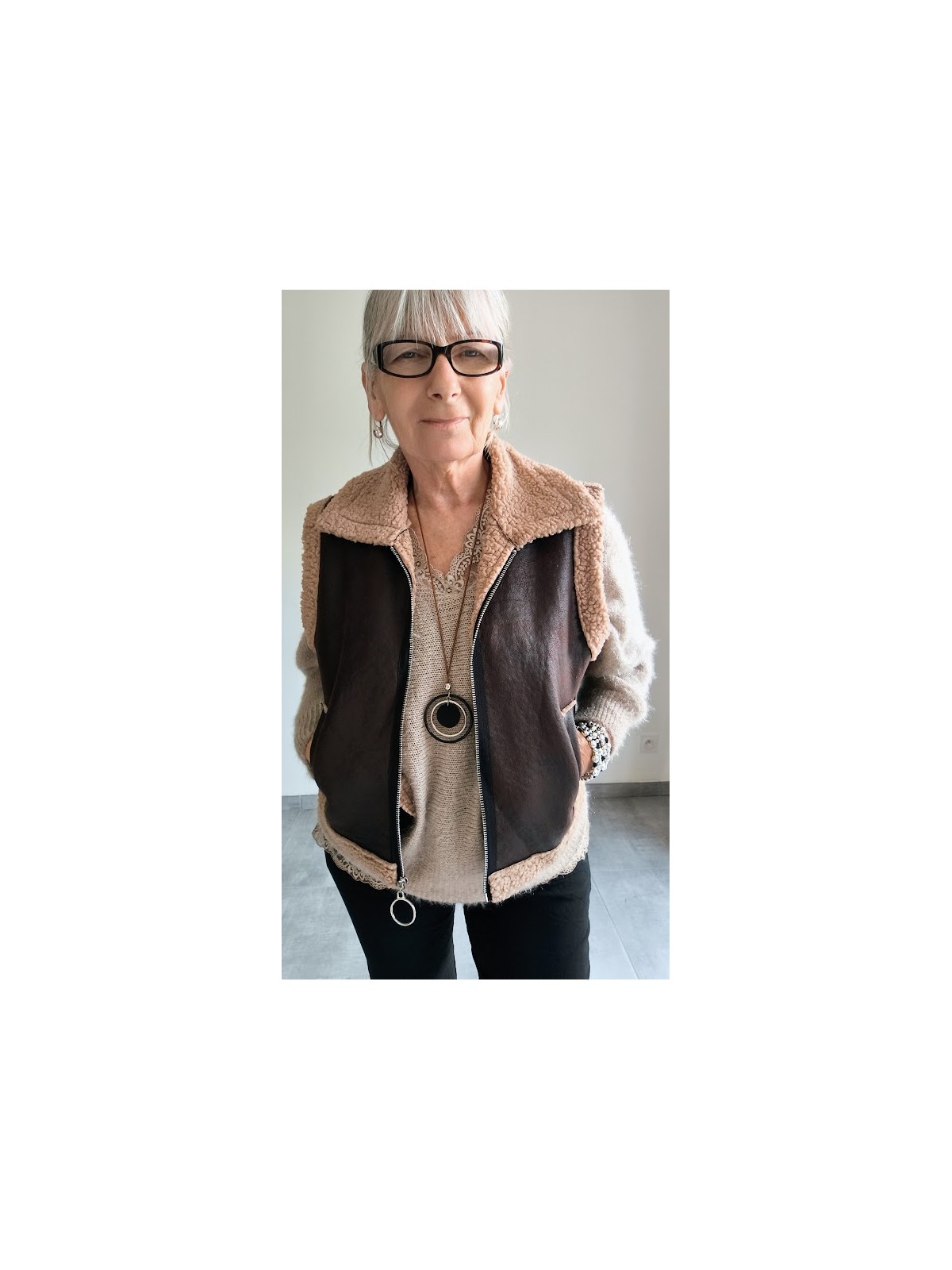 Veste zippée sans manche marron et beige l 2 vue de face l Tilleulmenthe mode boutique de vêtements femme en ligne