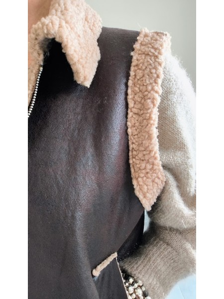 Veste sans manche imitation cuir marron l 3 vue moumoute l Tilleulmenthe mode boutique de vêtements femme en ligne