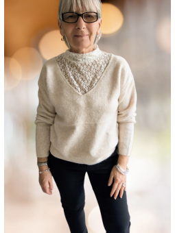 Pull beige encolure v manches longues l 2 vue rapprochée l Tilleulmenthe mode boutique de vêtements femme en ligne