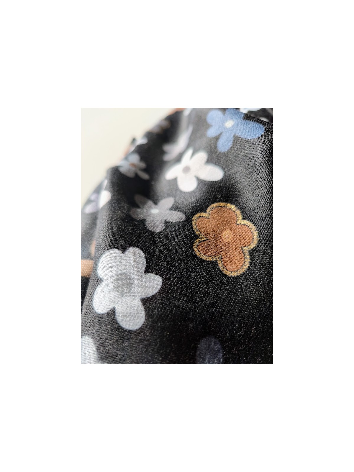 Foulard femme avec fleurs colorées l 3 vue de près l Tilleulmenthe mode boutique de vêtements femme en ligne