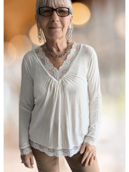 Top blanc à dentelle manches longues l 1 vue de face l Tilleulmenthe mode boutique de vêtements femme en ligne