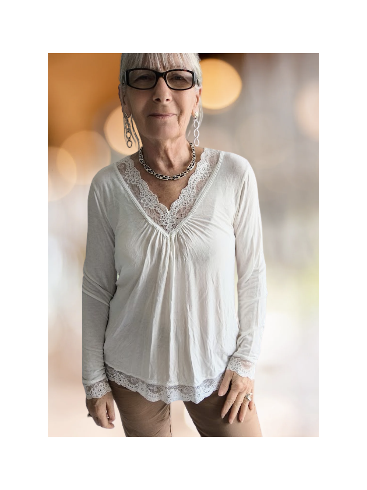 Top blanc à dentelle manches longues l 1 vue de face l Tilleulmenthe mode boutique de vêtements femme en ligne