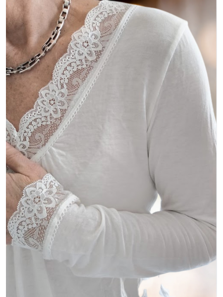 Top blanc à dentelle avec manches longues l 2 vue rapprochée l Tilleulmenthe mode boutique de vêtements femme en ligne