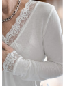 Top blanc à dentelle avec manches longues l 2 vue rapprochée l Tilleulmenthe mode boutique de vêtements femme en ligne