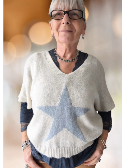 Pull blanc étoile bleu coupe chauve-souris l 3 vue porté l Tilleulmenthe mode boutique de vêtements femme en ligne