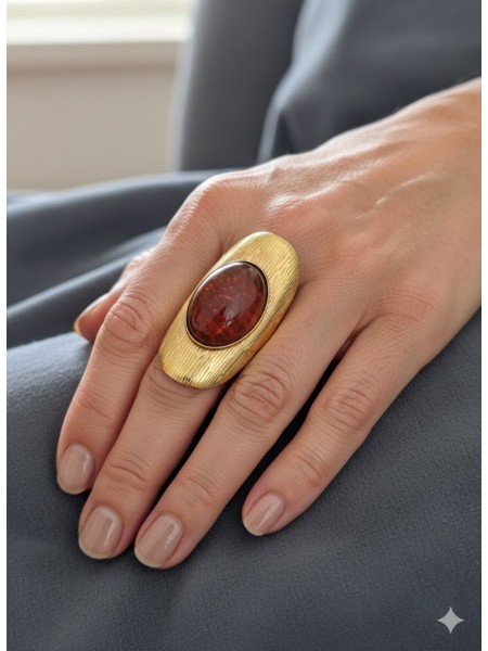 Bague fantaisie dorée avec pierre marron l 1 vue portée l Tilleulmenthe mode boutique de vêtements femme en ligne