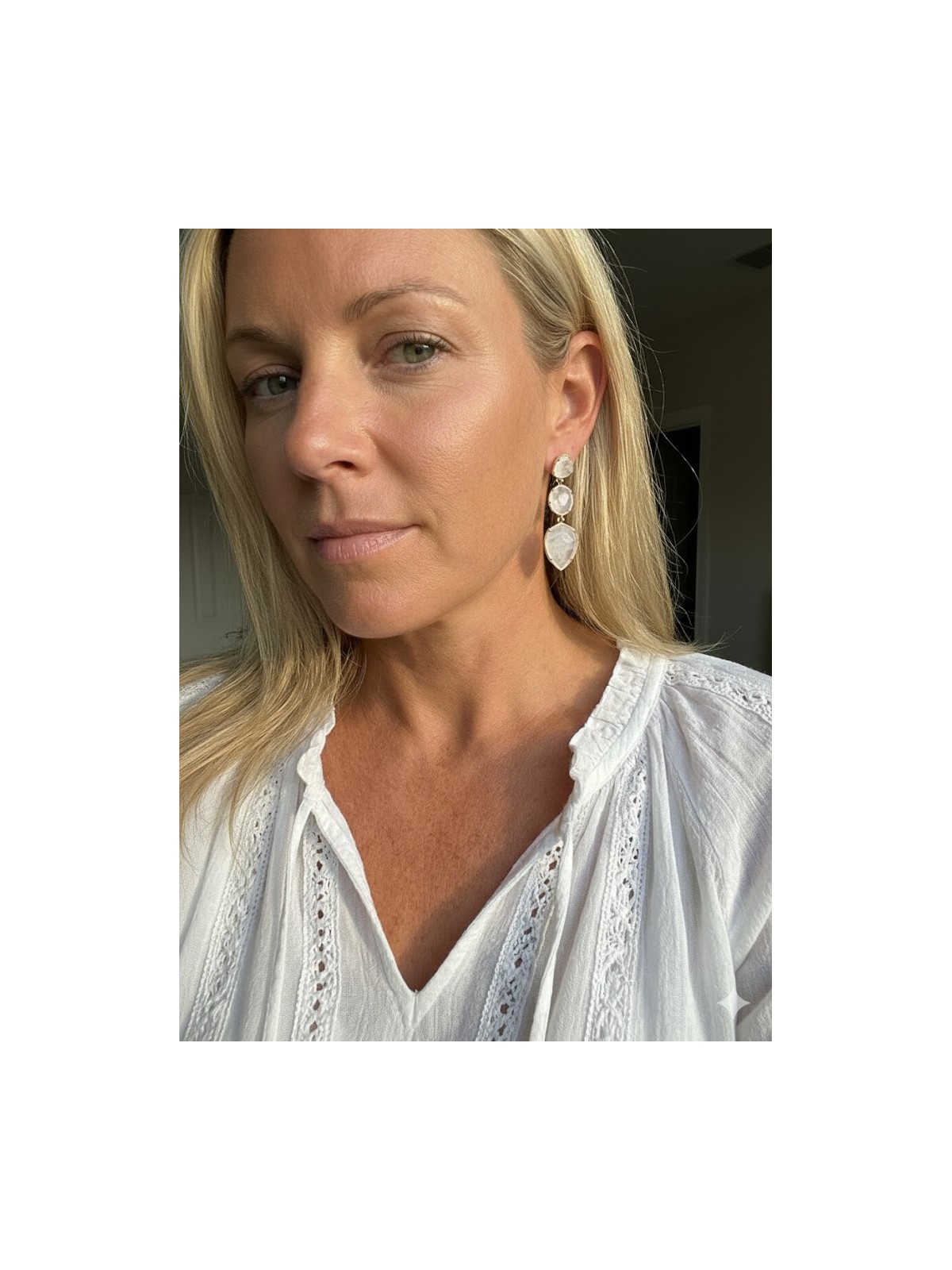 Boucles d'oreille doré et nacré acier et pierre naturelle 2 vue portée l Tilleulmenthe mode boutique de vêtements femme en ligne