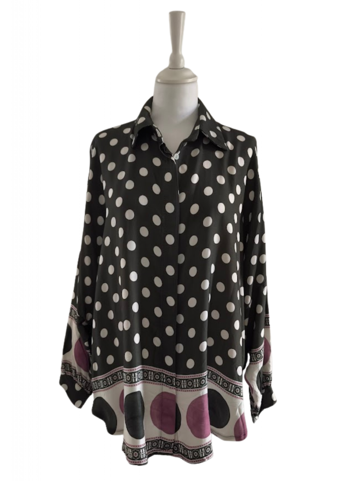 Chemise à poids blanche et choco ultra tendance l 4 vue mannequin l Tilleulmenthe mode boutique de vêtements femme en ligne