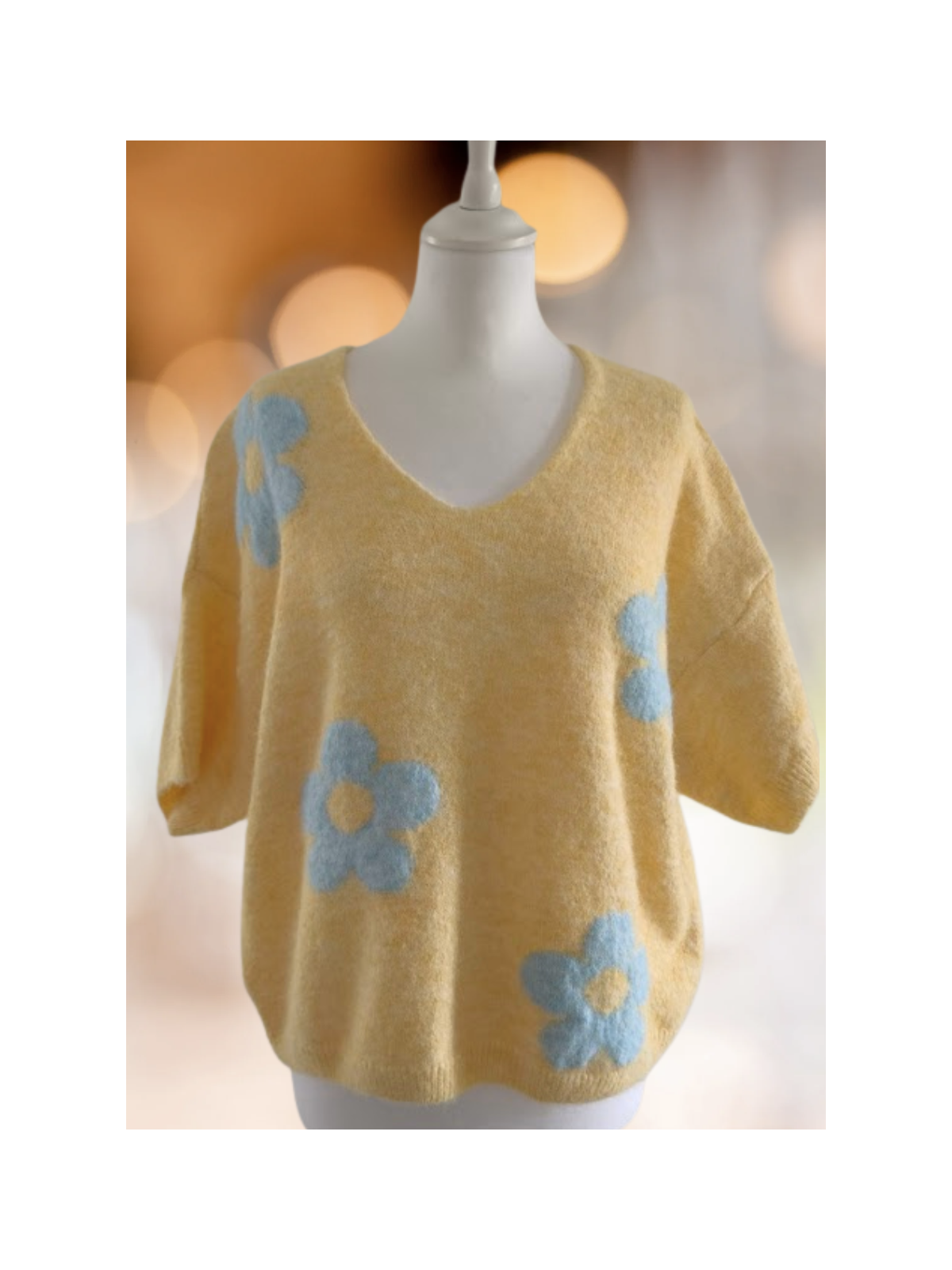 Pull manches 3/4 jaune et bleu avec fleurs l 4 vue rapprochée l Tilleulmenthe mode boutique de vêtements femme en ligne