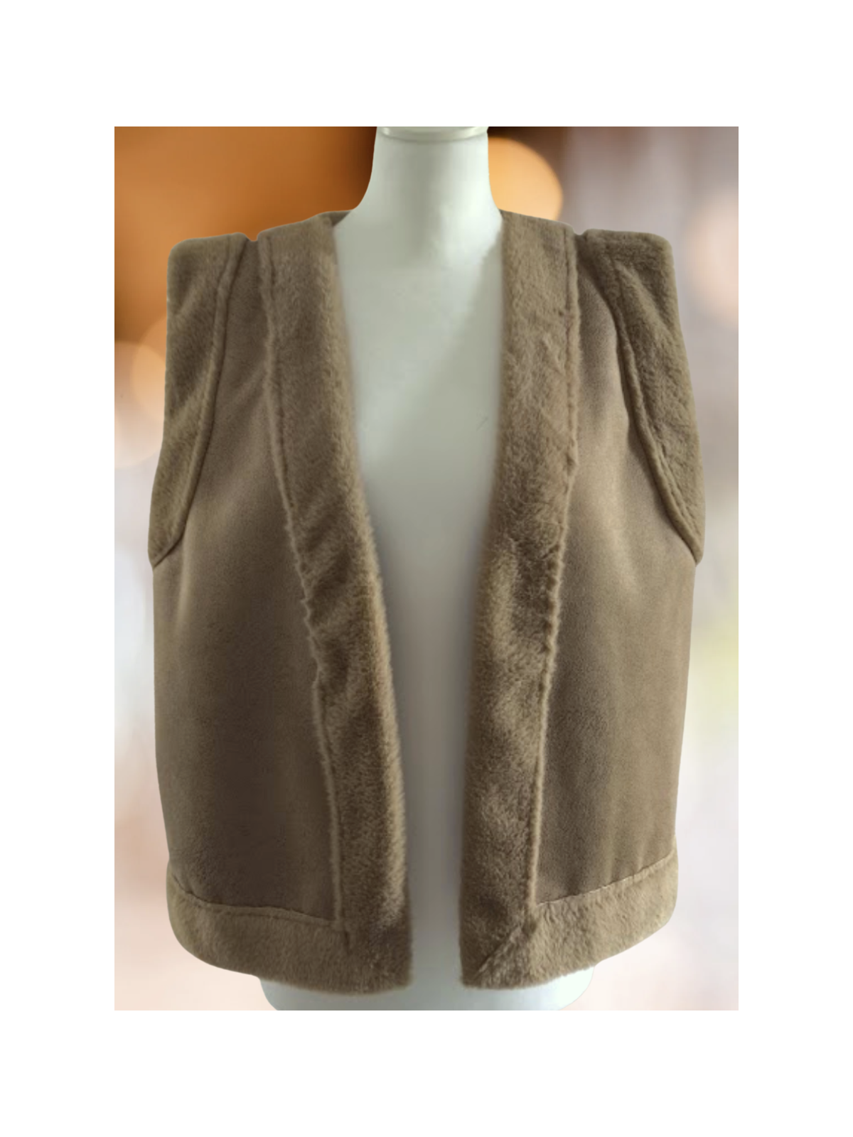 Veste camel imitation peau retournée sans manche l 2 vue de près l Tilleulmenthe mode boutique de vêtements femme en ligne