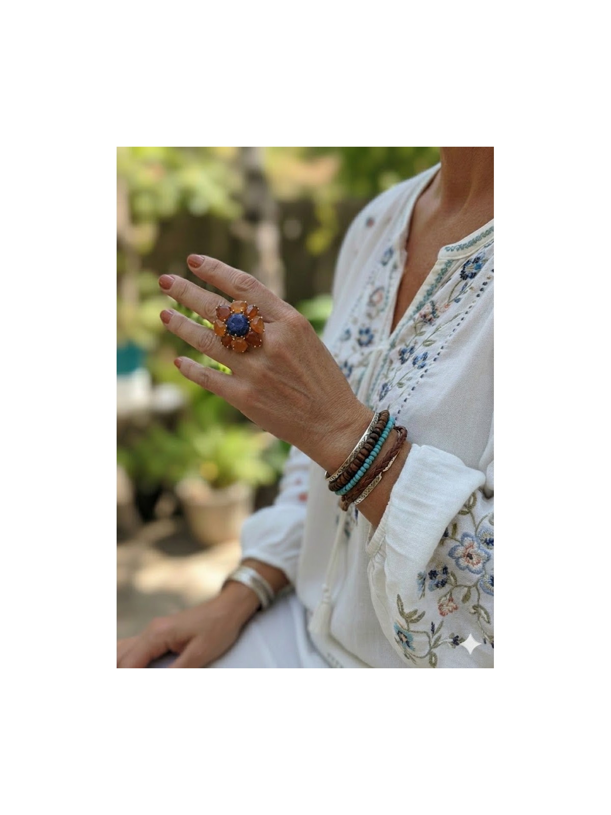 Bague orange et bleue en pierres naturelles l 1 vue portée l Tilleulmenthe mode boutique de vêtements femme en ligne