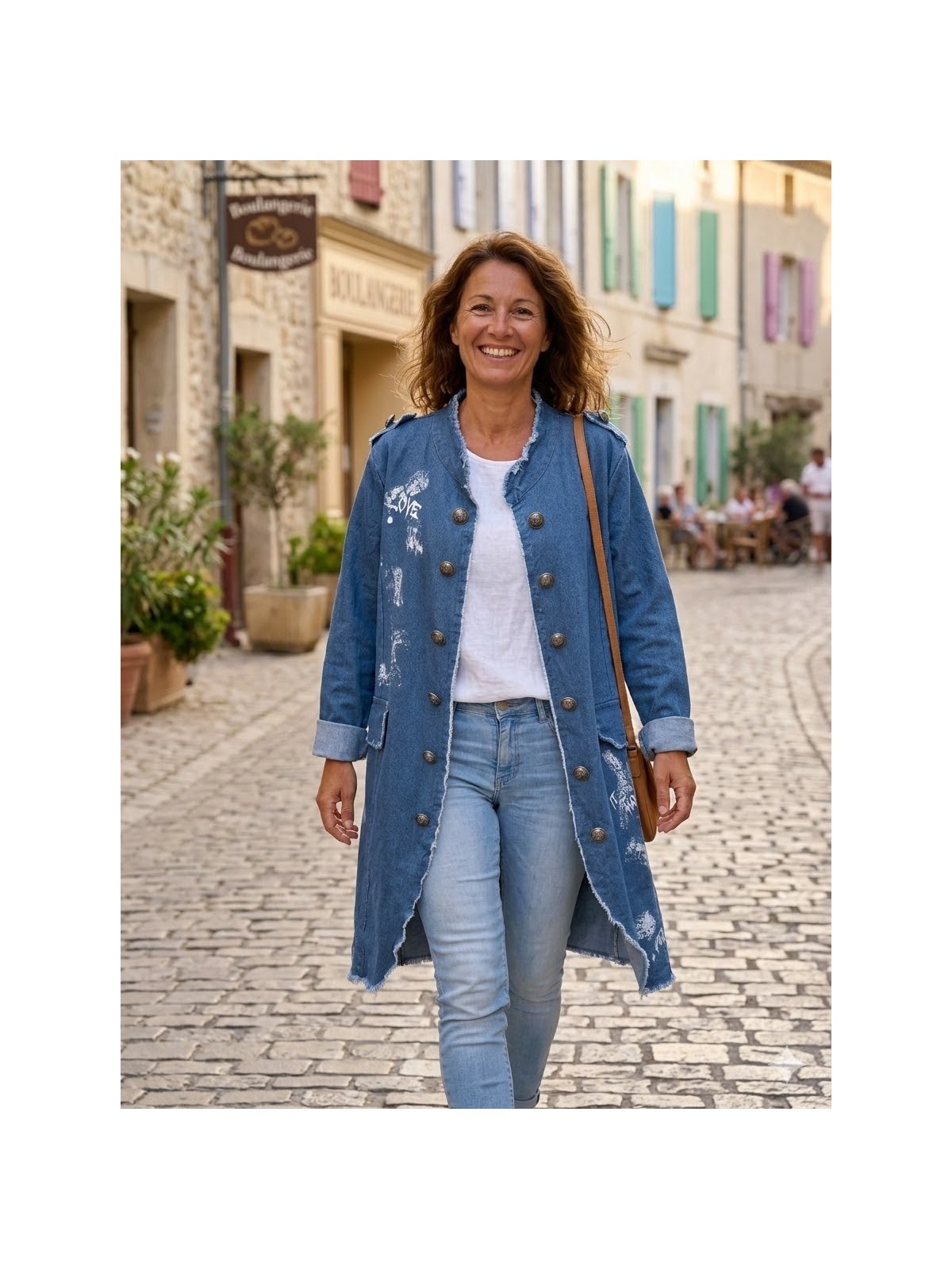 Veste en jeans avec écritures blanches l 1 vue porté l Tilleulmenthe mode boutique de vêtements femme en ligne