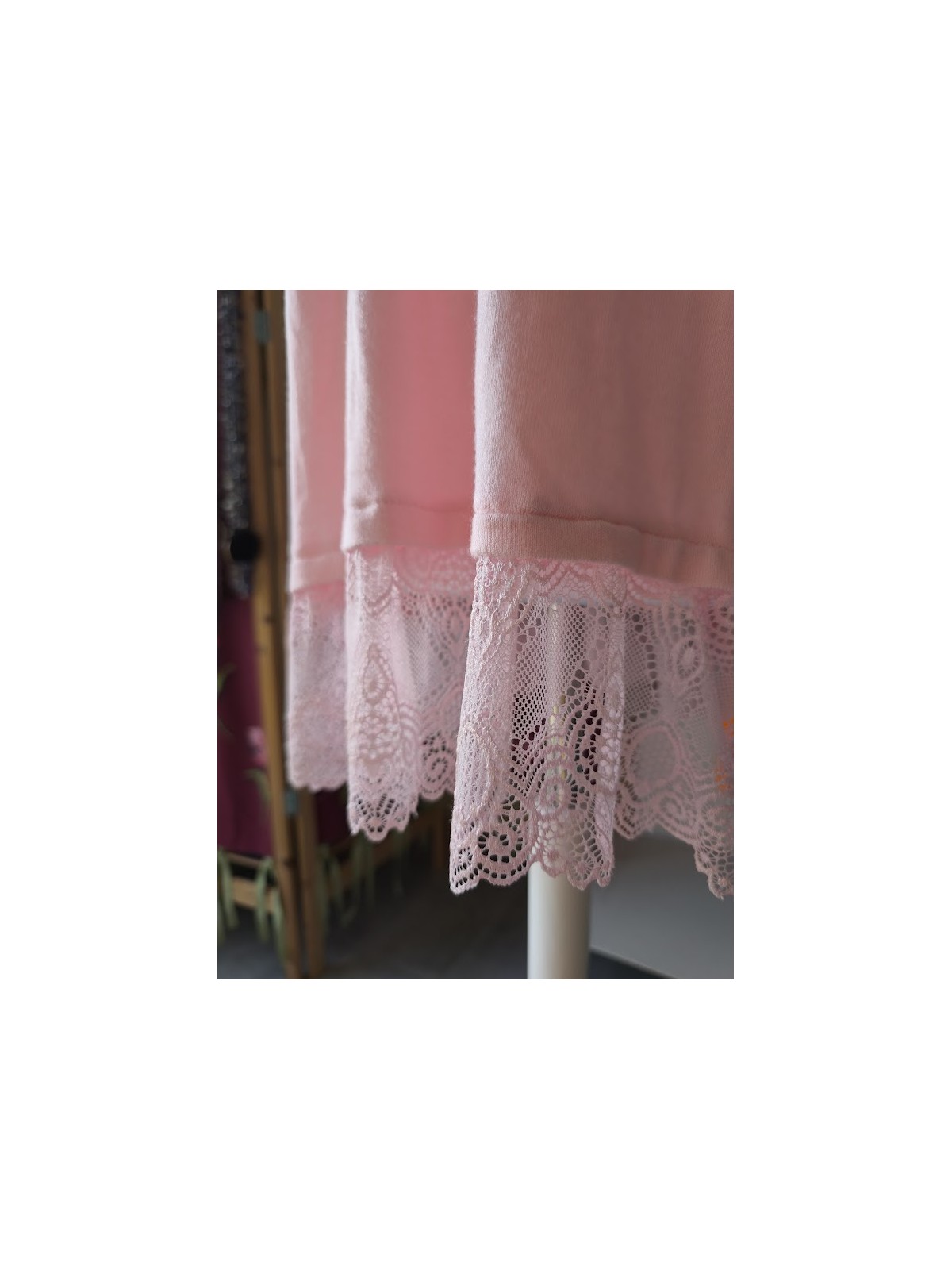 Top rose dentelle manches longues l 2 vue rapprochée l Tilleulmenthe mode boutique de vêtements femme en ligne