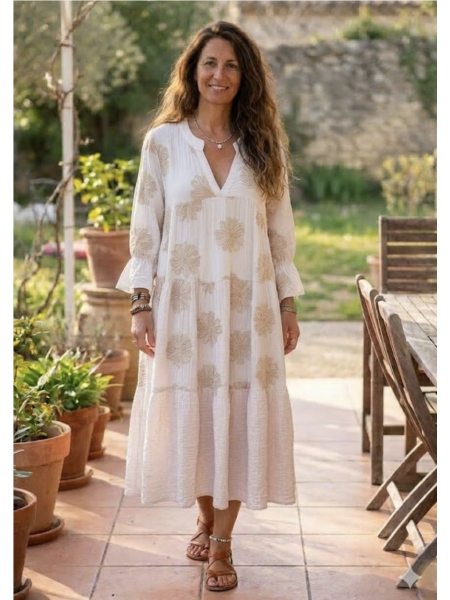 Robe longue couleur crème avec broderies dorées l 8 vue couleur crème l Tilleulmenthe mode boutique de vêtements femme en ligne