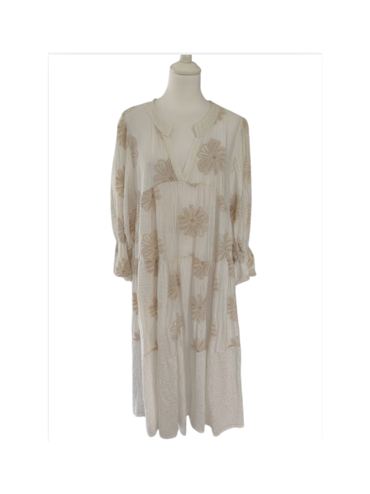 Robe femme à fleurs dorées couleur crème l 9 vue de près l Tilleulmenthe mode boutique de vêtements femme en ligne