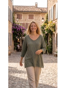 Haut ample kaki à fleurs relief l 3 vue porté l Tilleulmenthe mode boutique de vêtements femme en ligne