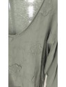 Haut femme ample kaki à fleurs l 4 vue rapprochée l Tilleulmenthe mode boutique de vêtements femme en ligne