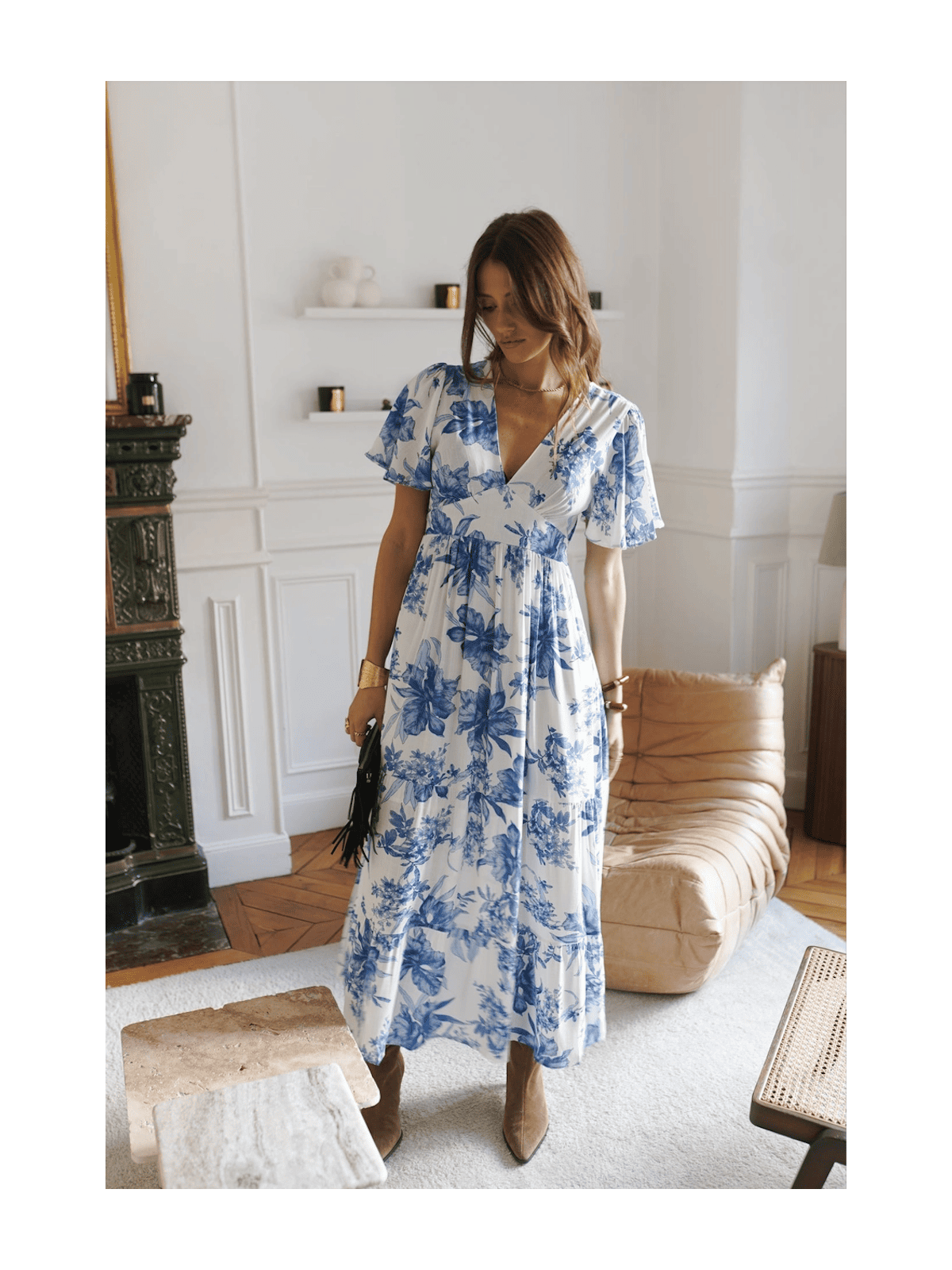 Robe longue à fleurs blanche et bleue l 1 vue portée l Tilleulmenthe mode boutique de vêtements femme en ligne