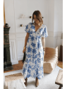 Robe longue à fleurs blanche et bleue l 1 vue portée l Tilleulmenthe mode boutique de vêtements femme en ligne
