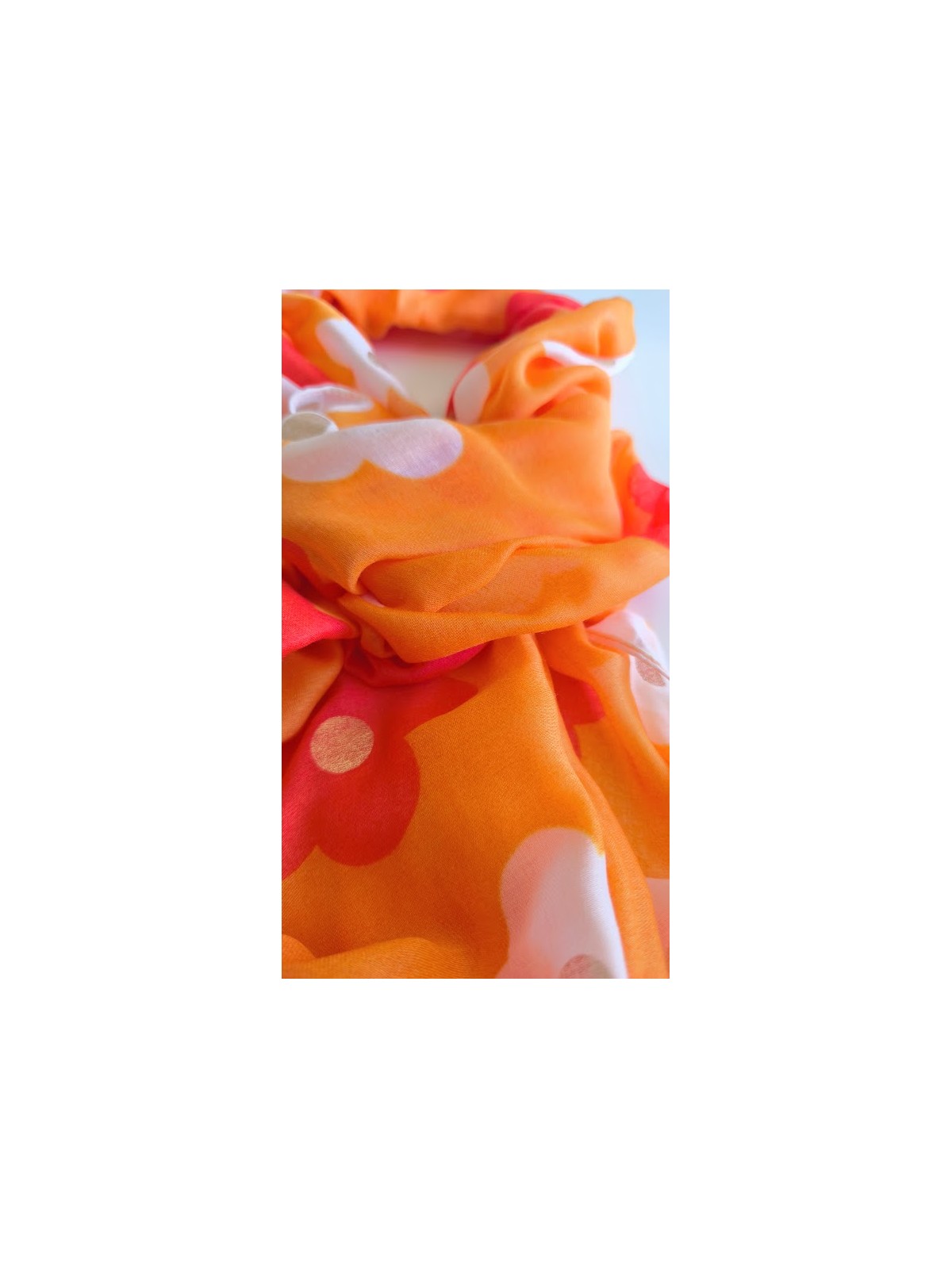 Foulard femme orange fleurs beiges l 2 vue de près l Tilleulmenthe mode boutique de vêtements femme en ligne