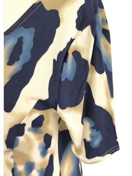 Robe femme beige à imprimés bleu marine l 3 vue rapprochée l Tilleulmenthe mode boutique de vêtements femme en ligne