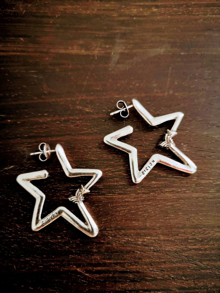 Boucles d'oreilles Ciclon étoiles 2 | La mode au féminin prêt à porter femmes vêtements originaux fashion dernières tendances Boucles d'oreilles Ciclon étoiles 2 | La mode au féminin prêt à porter femmes vêtements originaux fashion dernières tendances