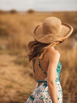 Chapeau roulotte Le voyage en panier | 1 Vue portée de dos|Tilleulmenthe boutique de mode femme en ligne