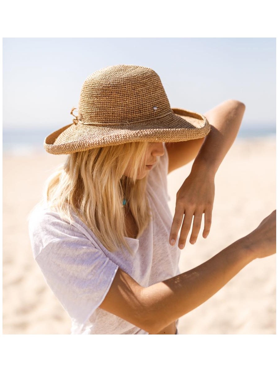 Chapeau roulotte Le voyage en panier 2|La mode au féminin prêt à porter femmes vêtements originaux fashion dernières tendances Chapeau roulotte Le voyage en panier 2|La mode au féminin prêt à porter femmes vêtements originaux fashion dernières tendances